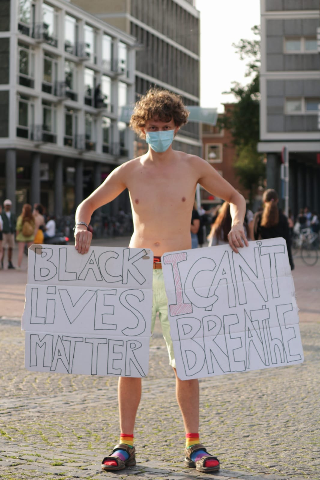 Teun Zijp met protestborden